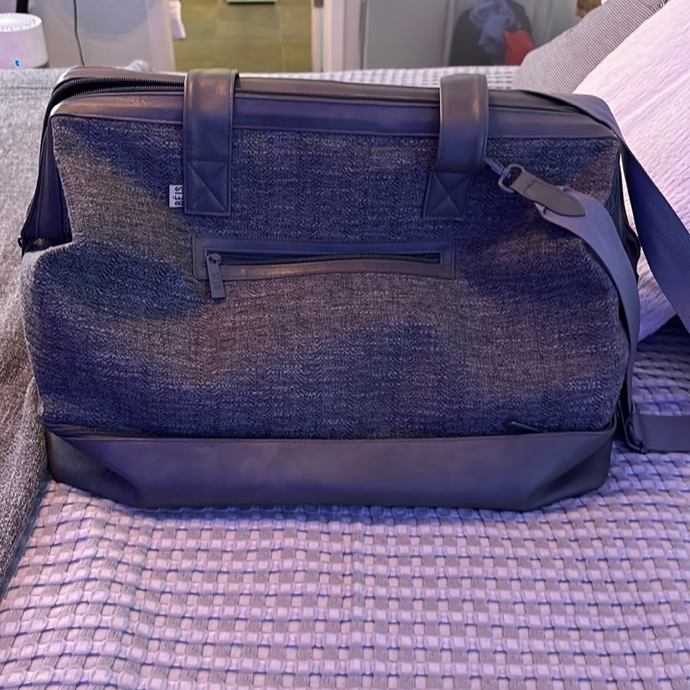 Beis Weekender bag. Like new